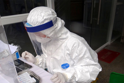 4 mẫu dương tính qua test nhanh tại chợ hoa Mê Linh đã âm tính với SARS-CoV-2