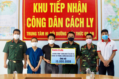 Báo Kinh tế & Đô thị trao tiền ủng hộ công tác phòng, chống dịch Covid-19 tại Đà Nẵng