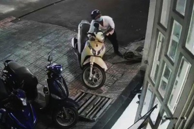 Hà Nội: Tóm gọn ổ nhóm “đạo chích” gây ra hàng loạt vụ trộm cắp xe máy