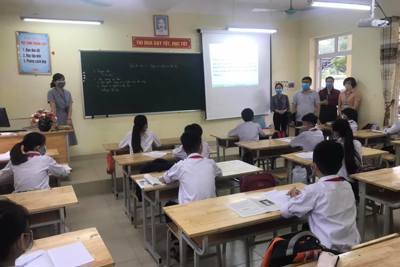 Huyện Gia Lâm trang bị gần 400 máy đo thân nhiệt tại các trường học