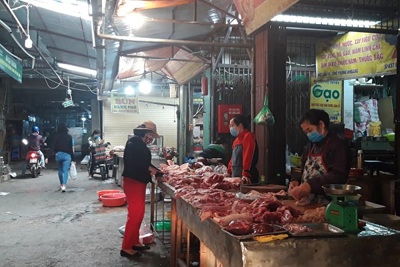 Giá thịt lợn vẫn neo ở mức cao trong ngày đầu doanh nghiệp cam kết hạ giá