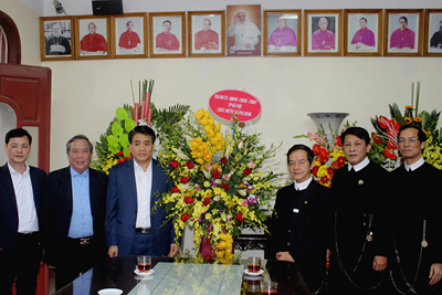 Chủ tịch Nguyễn Đức Chung chúc mừng Lễ Thiên Chúa Giáng sinh tại Giáo xứ Thái Hà