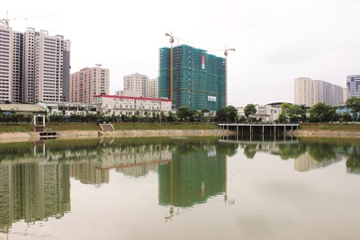 Bổ sung nước hồ tại Công viên Thanh Xuân