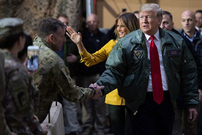Mỹ từ bỏ "vai trò lớn" sau chuyến bay bất thường tới Iraq của ông Trump
