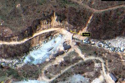 Ảnh chụp vệ tinh cho thấy Triều Tiên đang phá hủy khu thử hạt nhân