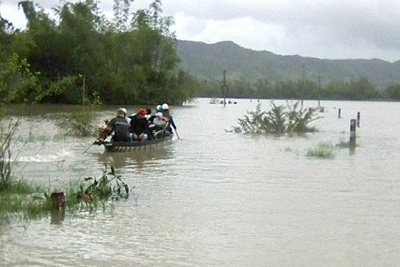 Các tỉnh miền Trung, Tây Nguyên đối diện nguy cơ kép do mưa lớn kéo dài