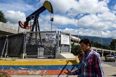 Mỹ cảnh báo có thể trừng phạt ngành dầu mỏ Venezuela