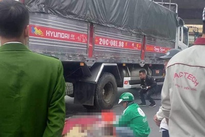 Va chạm với xe tải ở ngã ba Pháp Vân - Giải Phóng, 1 người tử vong