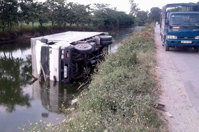 Liên tiếp các vụ tai nạn giao thông trên đường đê Phù Đổng: Ô tô trốn phí BOT gây họa