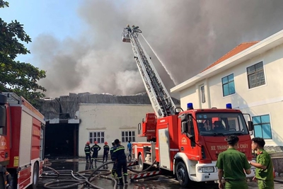 Cháy lớn tại công ty sản xuất đế giày Thuận An, tỉnh Bình Dương