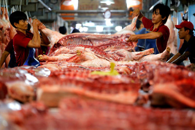 Dịch vụ ăn uống tăng giá theo thịt lợn