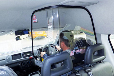 Lắp vách ngăn bảo vệ tài xế taxi: Triển khai thế nào?