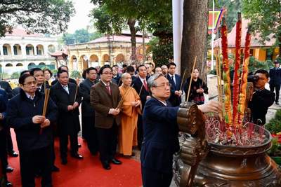 Lãnh đạo Đảng, Nhà nước, TP Hà Nội dâng hương, trồng cây đầu xuân tại Khu di tích Hoàng Thành Thăng Long