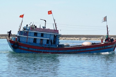 Quảng Ngãi: Tàu cá Lý Sơn cứu 22 ngư dân nước ngoài