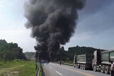 Cấm xe trong 38 km trên Cao tốc Nội Bài - Lào Cai sau vụ cháy xe bồn