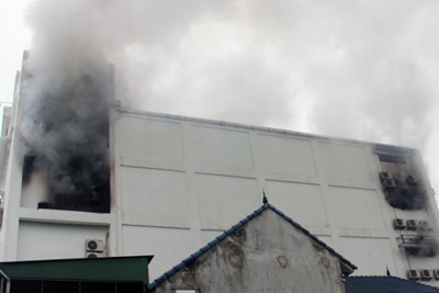 Cháy dữ dội tại quán kakaoke lớn nhất Hà Tĩnh, có người mắc kẹt