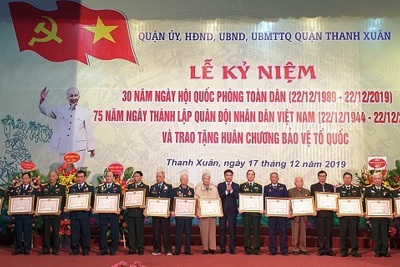 Quận Thanh Xuân: Trao Huân chương Bảo vệ Tổ quốc cho 58 đồng chí