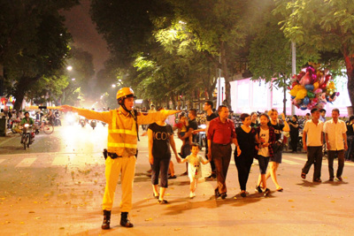Hà Nội: CSGT ra quân đảm bảo không gian phố đi bộ dịp nghỉ lễ 30/4