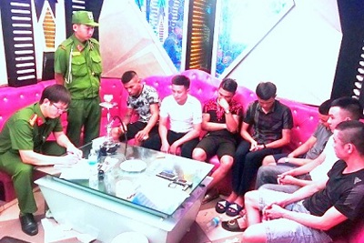 Hà Tĩnh: Bắt giữ nhóm đối tượng sử dụng ma túy trong quán Karaoke