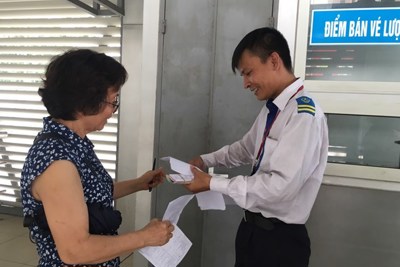 Hà Nội: Đã có 70.000 người đăng ký làm Thẻ miễn phí xe buýt