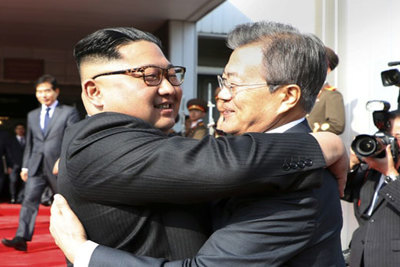 Lãnh đạo Hàn Quốc - Triều Tiên bất ngờ gặp nhau lần 2 tại Panmunjom