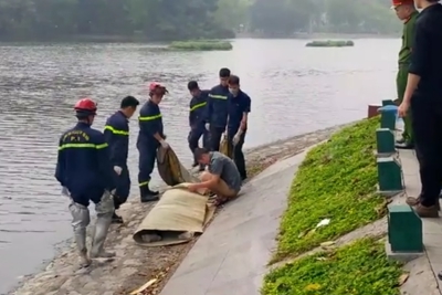 Hà Nội: Vớt được thi thể 2 nam sinh ở hồ Công viên Thống Nhất