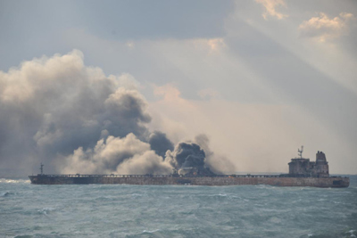 Tàu chở dầu Iran bị đâm có thể cháy suốt 1 tháng ở ngoài khơi Trung Quốc