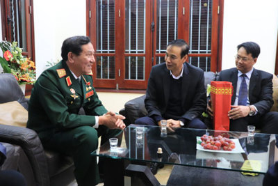Phó Bí thư Thành ủy Hà Nội thăm, chúc mừng Trung tướng Phạm Tuân