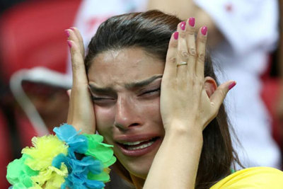 Tuyển thủ thất thần, CĐV khóc như mưa sau khi Brazil bị loại