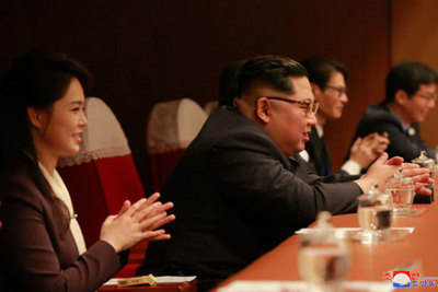 Ông Kim Jong-un xúc động khi dự buổi hòa nhạc của K-pop tại Bình Nhưỡng