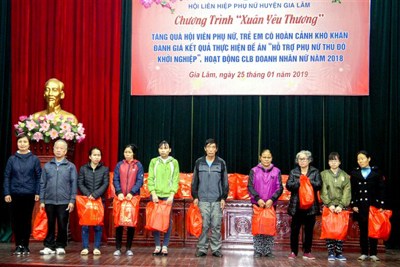 Huyện Gia Lâm thăm, tặng quà Mẹ Việt Nam Anh hùng và người cao tuổi
