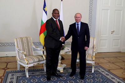 Pháp đang ganh tị với Nga tại Trung Phi