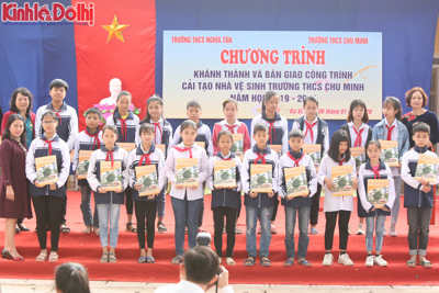 Trường THCS Nghĩa Tân bàn giao công trình “Nhà vệ sinh thân thiện” tặng trường THCS Chu Minh, huyện Ba Vì