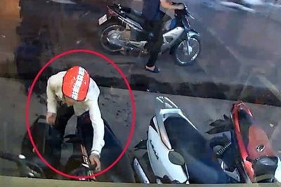 Hà Nội: Vừa trộm xe máy, “đạo chích” bị cảnh sát chạy bộ tóm gọn