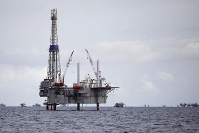 Giá dầu thế giới giảm hơn 1% do sản lượng của Mỹ phục hồi