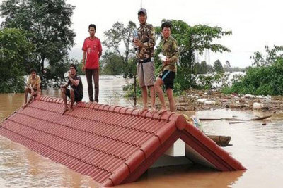 Thủ tướng Lào trực tiếp chỉ đạo việc cứu hộ vụ vỡ đập khiến gần 200 người mất tích
