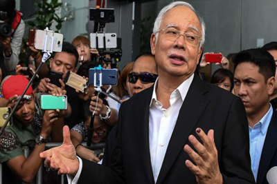 Cựu Thủ tướng Malaysia ra hầu tòa, có thể nhận án tù 20 năm