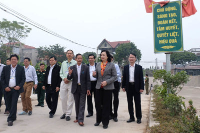 Phó Bí thư Thường trực Thành ủy Ngô Thị Thanh Hằng: Duy trì, nâng cao tiêu chí của xã đã đạt chuẩn nông thôn mới