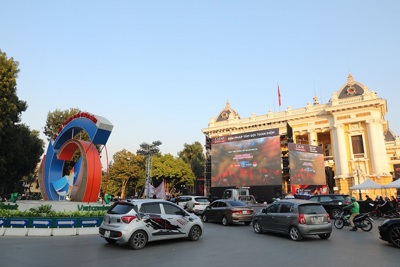 Hà Nội: Lắp đặt 3 màn hình khủng trước Nhà hát Lớn phục vụ khán giả xem chung kết bóng đá nam Sea Games 30