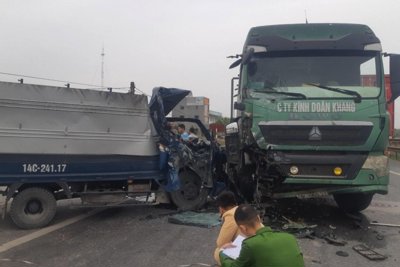 Nam Định: Ô tô tải đâm vào xe đầu kéo, 1 người tử vong