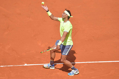 Roland Garros ngày 4: Nadal đè bẹp trong gang tấc