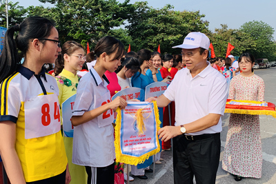 Hơn 500 vận động viên quận Hoàng Mai tham gia giải chạy Báo Hànộimới năm 2019