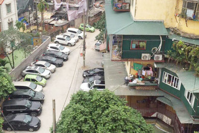 Tại phường Xuân La, quận Tây Hồ: Chính quyền bất lực với hàng loạt bãi xe không phép?