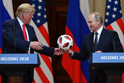 [Cập nhật]: Tổng thống Putin tặng Tổng thống Trump quả bóng từ World Cup 2018