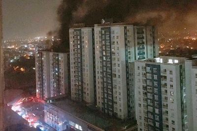 Yêu cầu di dời người dân, tài sản khỏi tòa chung cư cháy làm 13 người chết