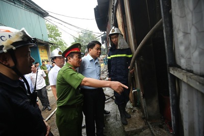 Vụ hoả hoạn làm 8 người chết và mất tích tại Trung Văn: Chủ tịch Nguyễn Đức Chung trực tiếp chỉ đạo chữa cháy
