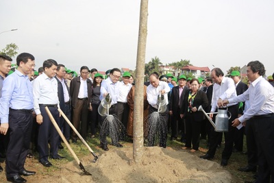 Thủ tướng mong muốn mỗi gia đình trồng một cây xanh, để Hà Nội 4 mùa hoa nở
