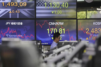 Cổ phiếu châu Á đi lên, S&P 500 tăng kỷ lục sau thỏa thuận đình chiến thương mại