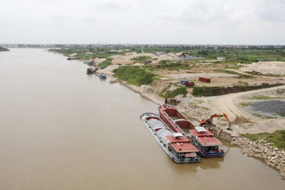 Mưa lớn tiếp diễn, mực nước sông Hồng tại Hà Nội đang lên cao