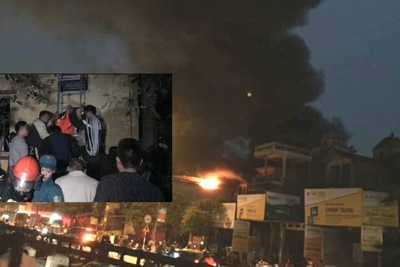 Hà Nội: Ngôi nhà 5 tầng cháy dữ dội, 1 người tử vong